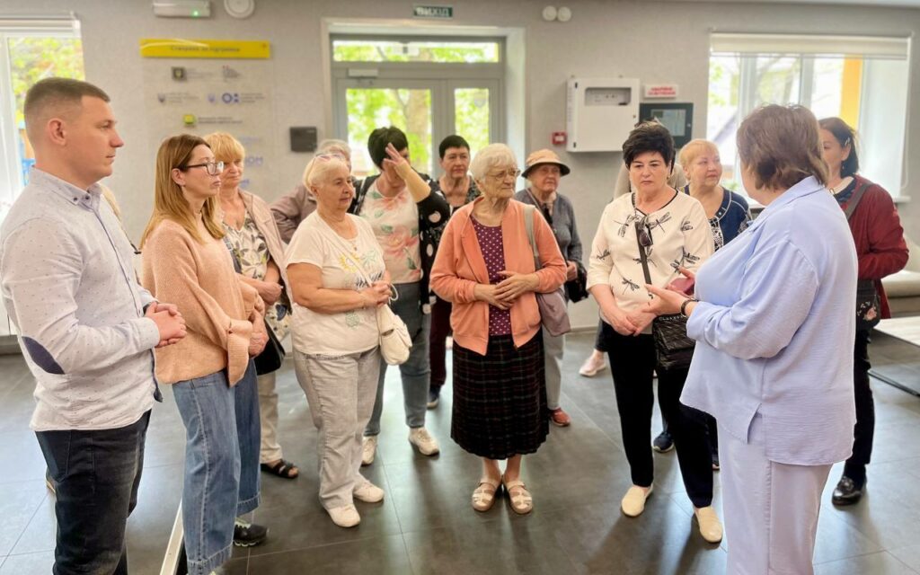 Маріупольцям у Дніпрі показали умови проживання у соціальному житлі (фото)