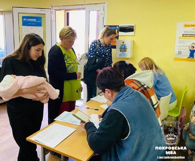 Соціально-незахищені мешканці Покровська отримали гуманітарну допомогу (фото)