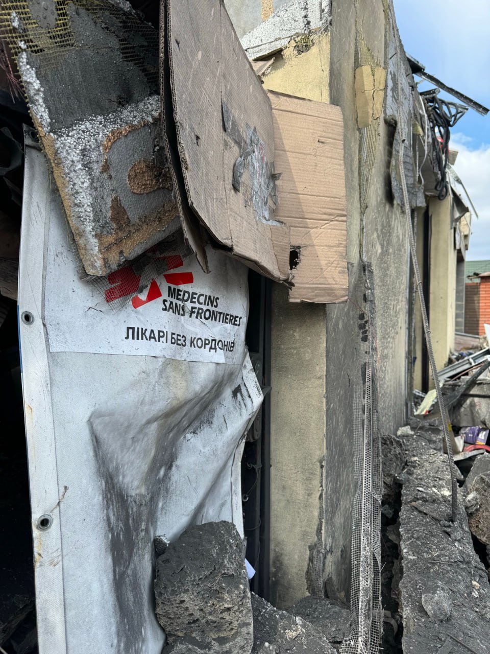 Внаслідок атаки по Покровську був повністю зруйнований офіс "Лікарів без кордонів" (фото)