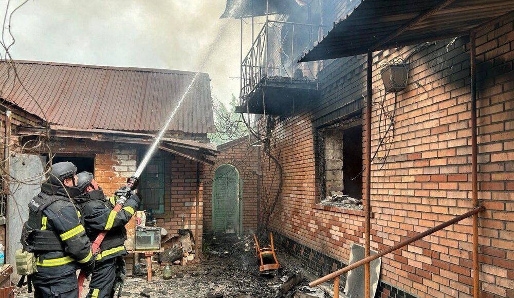У Покровському районі рятувальники ліквідували пожежу у житловому будинку