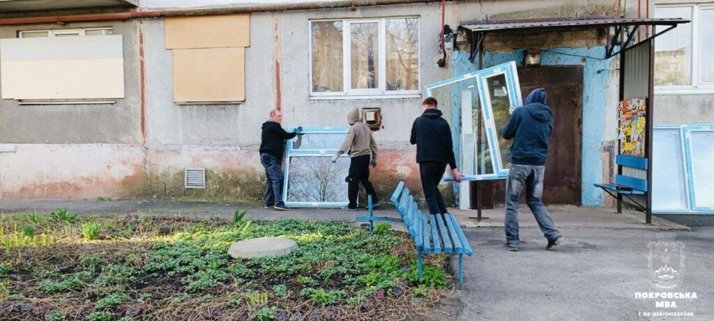 У Покровськ надійшла нова партія вікон від міжнародних донорів для відновлення (фото)