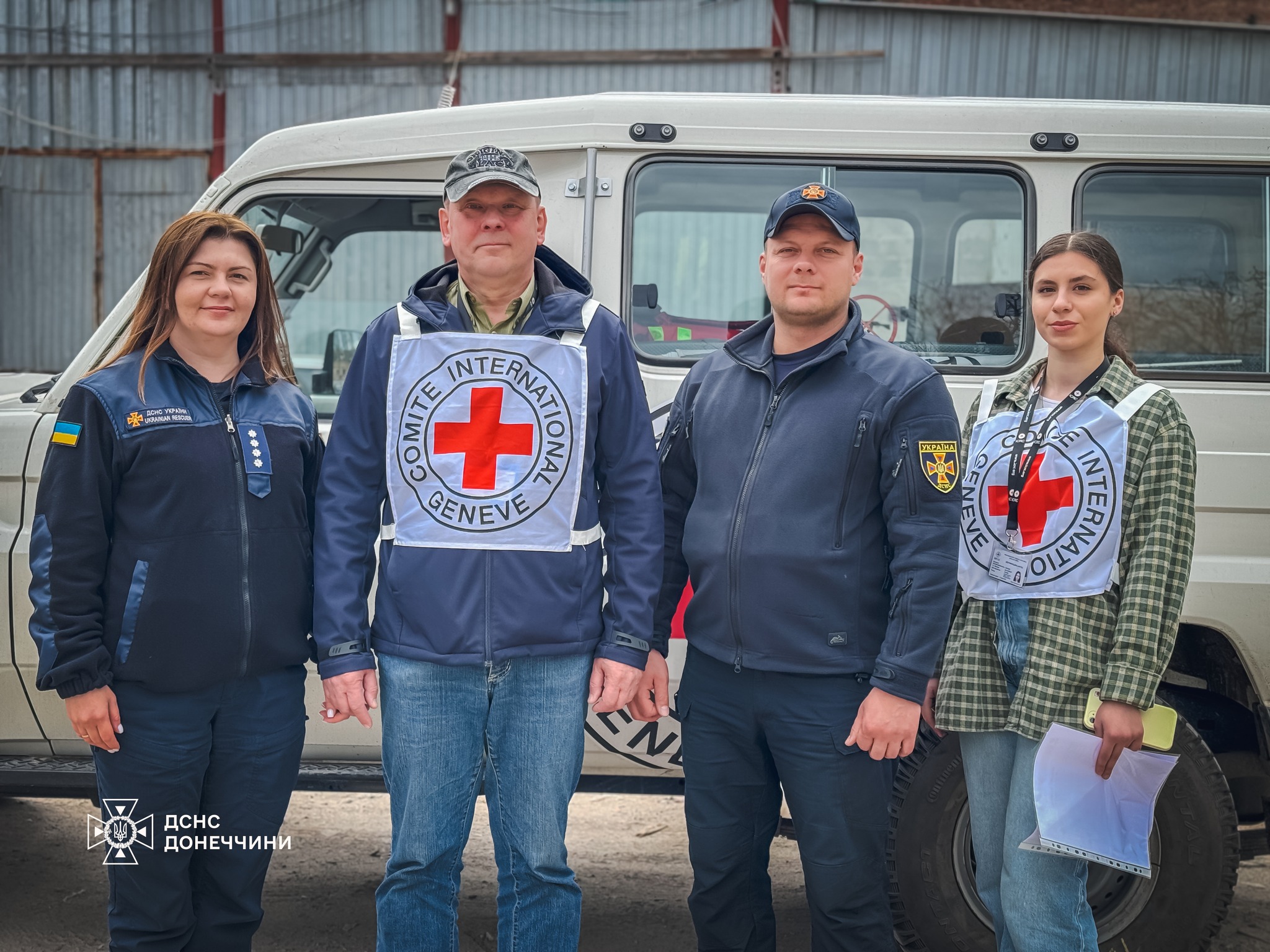 Представники Міжнародного Комітету Червоного Хреста передали рятувальникам Донеччини обладнання для машин розмінування