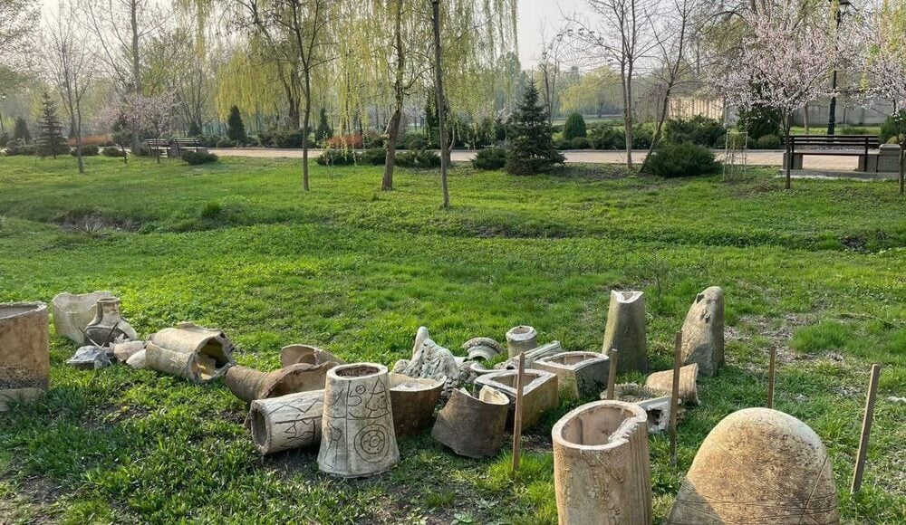 В Шелковичном парке Славянска установлена инсталляция из скульптур, посвященная "Слову о полку Игореве"