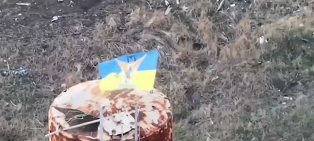 Пограничники установили флаг Украины над позициями оккупантов вблизи Бахмута (видео)