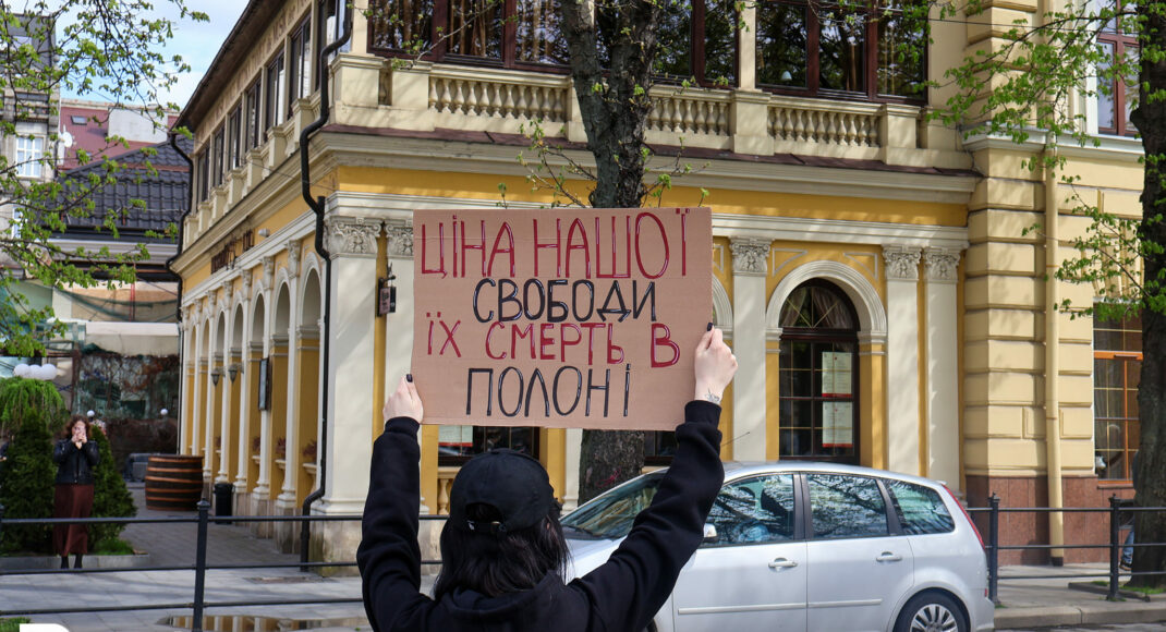 У Львові відбулася акція на підтримку полонених бійців "Азову" та інших українських захисників