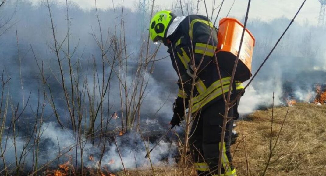 Жителів Донецької області попереджають про надзвичайну пожежну небезпеку