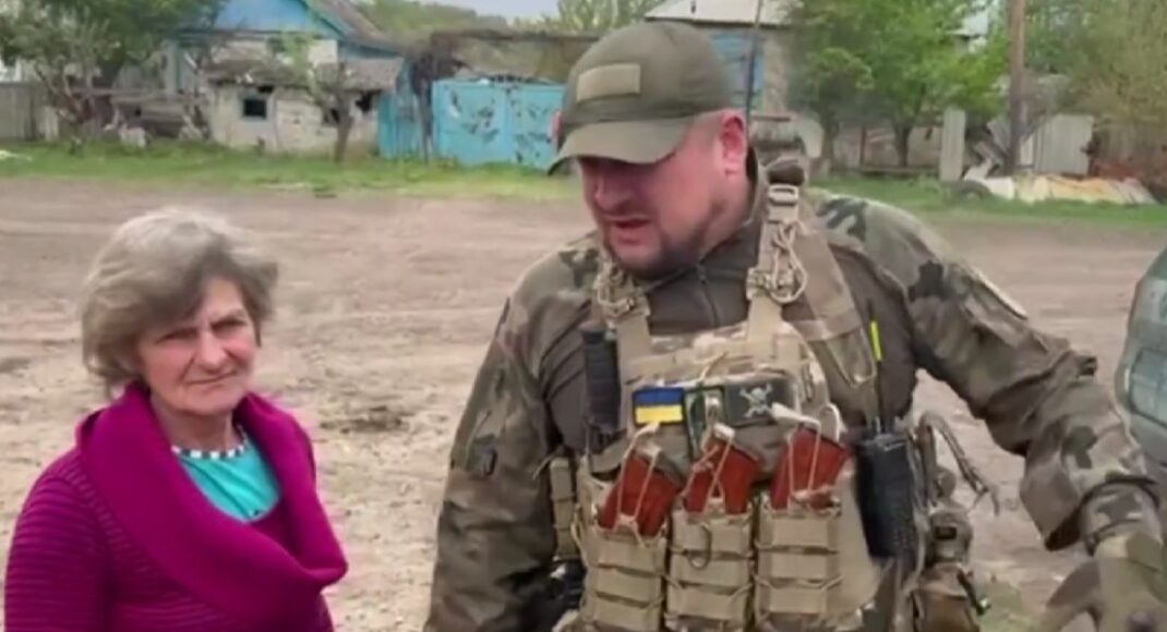 На Луганщині до прифронтової Макіївки доставили найнеобхідніше та евакуювали звідти жінку (відео)