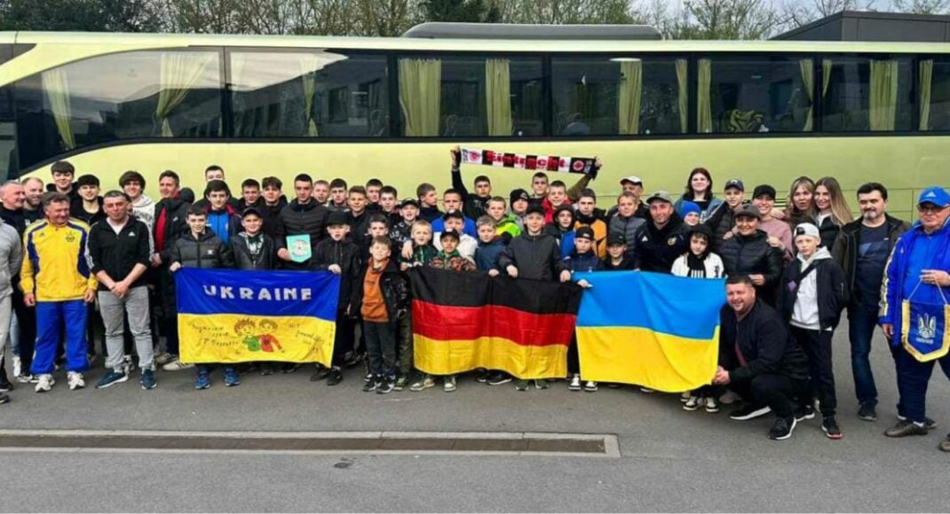 Пять дней юные мирноградские футболисты соревновались с командами из Германии (фото)