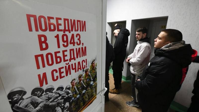 окупанти мобілізують українців