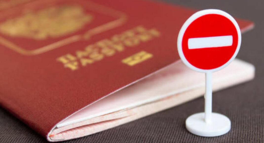 С 1 июля украинцев без российского паспорта в так называемой "лнр" может ожидать депортация