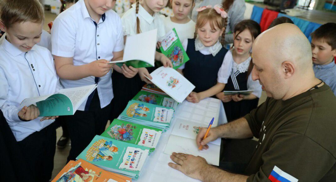 Из оккупированного Алчевска на "отдых" в Россию отправят 750 школьников