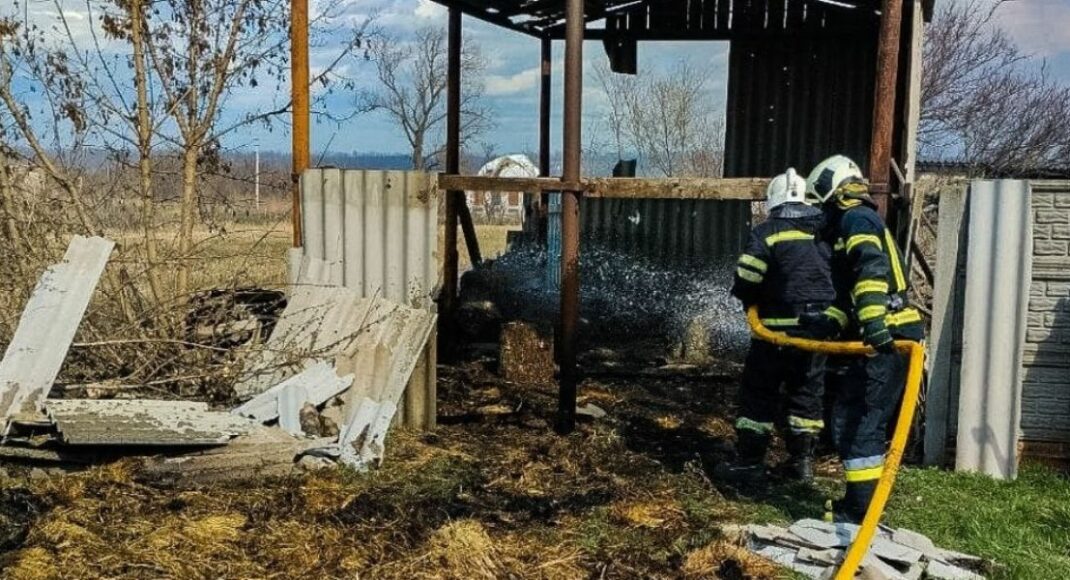 Вогнеборці Луганщини ліквідували пожежу на відкритій території на Харківщині
