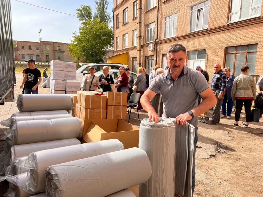 Мешканцям Соледарської громади видали допомогу від IOM Ukraine (фото)