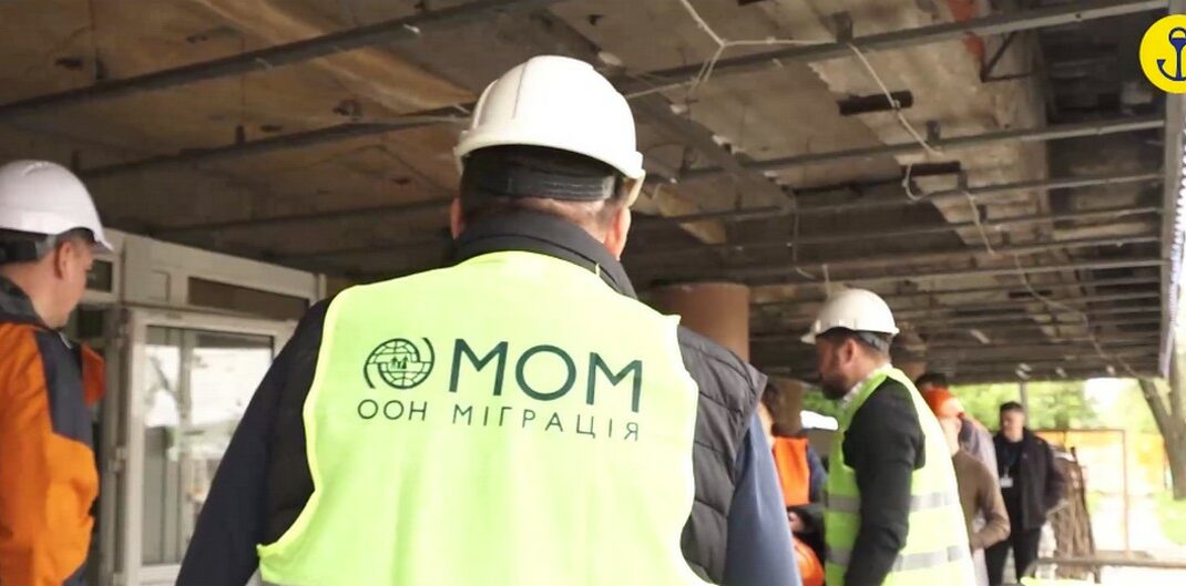 В Днепре завершают ремонтные работы в десятиэтажном доме под жилье для ВПЛ из Мариуполя (видео)