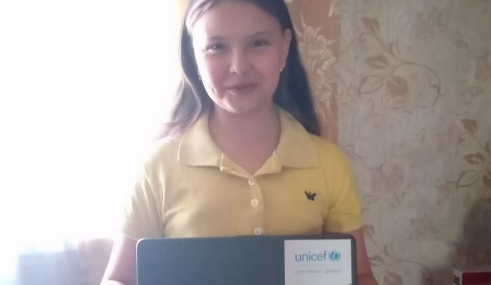 Школьники Селидовской громады получили ноутбуки от благотворителей (фото)