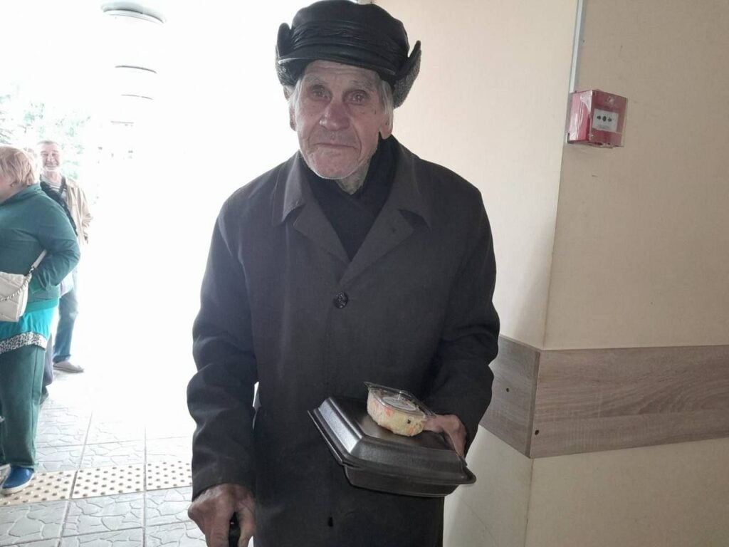 У Селидовому люди похилого віку 80+ отримали продовольчі набори