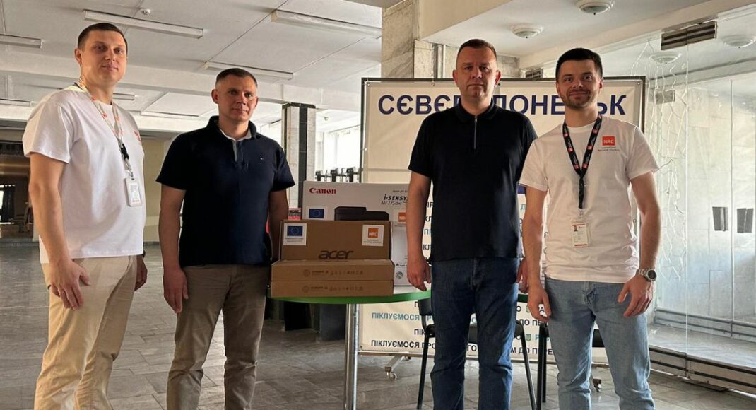 Северодонецкий гуманитарный хаб в Днепре получил компьютеры от норвежских партнеров