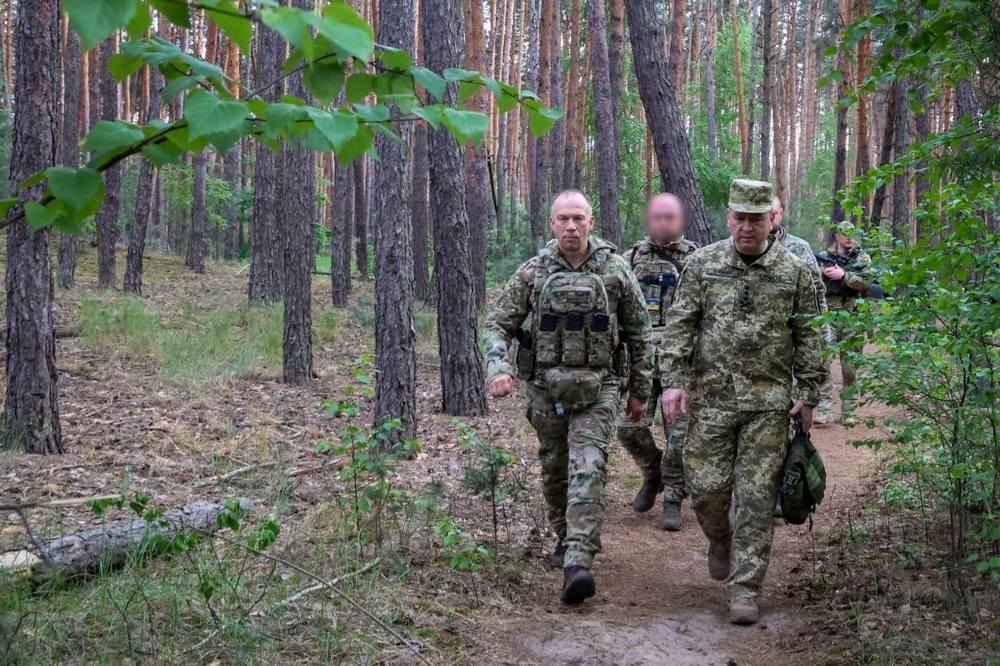 У зв’язку з ускладненням ситуації на cході України Сирський працює на Харківщині (фото)