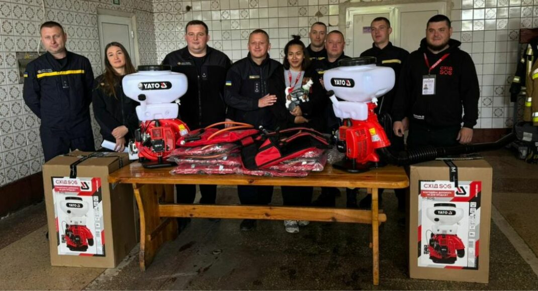 Пожарные Лиманского и Славянского гарнизонов получили от благотворителей противопожарное оборудование
