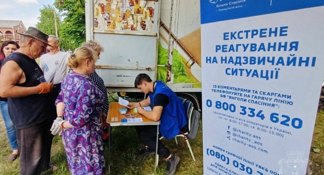 Пострадавшие от очередного обстрела Покровска получили строительные материалы от благотворителей (фото)