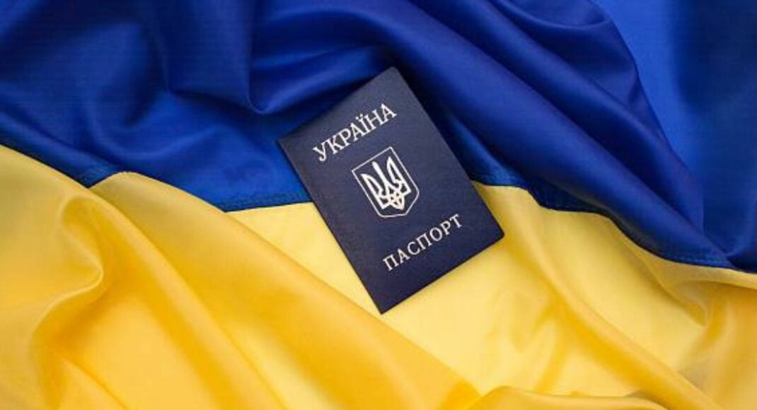 "Просроченные украинские документы и выезд с ВОТ": о чем спрашивают на горячей линии Восточного Варианта