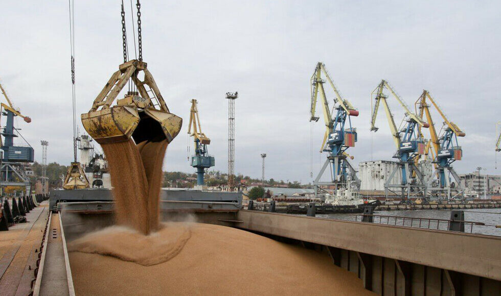 Россияне через захваченный порт Мариуполя отправили уже почти 80 тыс. тонн грузов