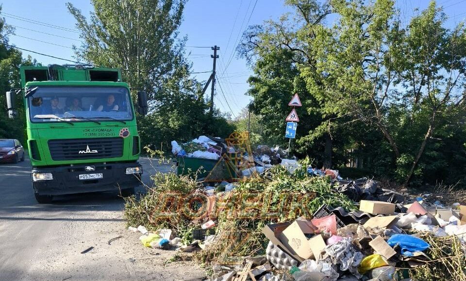 Фотофакт: в окупованому Донецьку сміття не вивозять тижнями