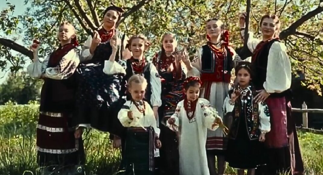 Пасхальные традиции: показали писанки и одежду Луганщины (видео)