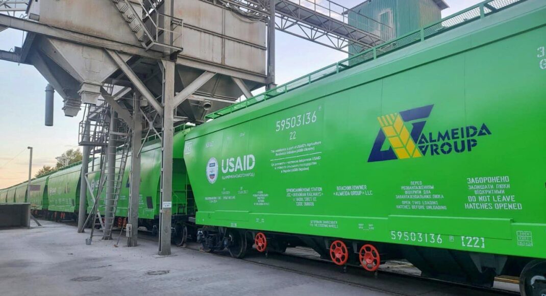 Агрокомпания из Луганщины получила от USAID вагоны для зерна