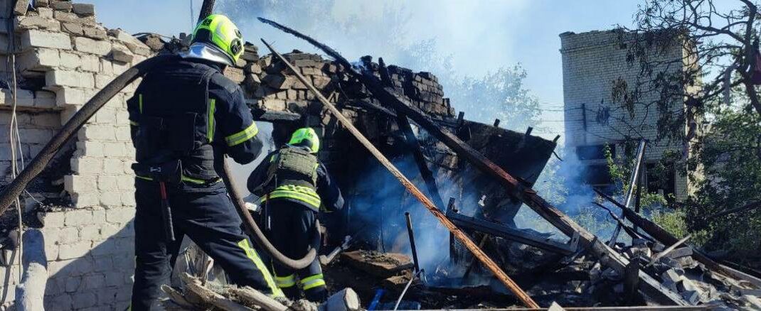 В поселке Дробышево Донецкой области из-под завалов изъяли тело погибшего мужчины