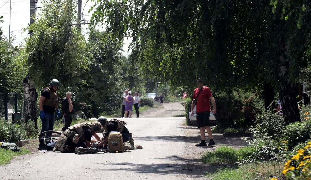 У Донецькій ОВА заявили що кількість постраждалих людей від ворожого обстрілу у Покровську збільшилася, 4 — діти (відео)