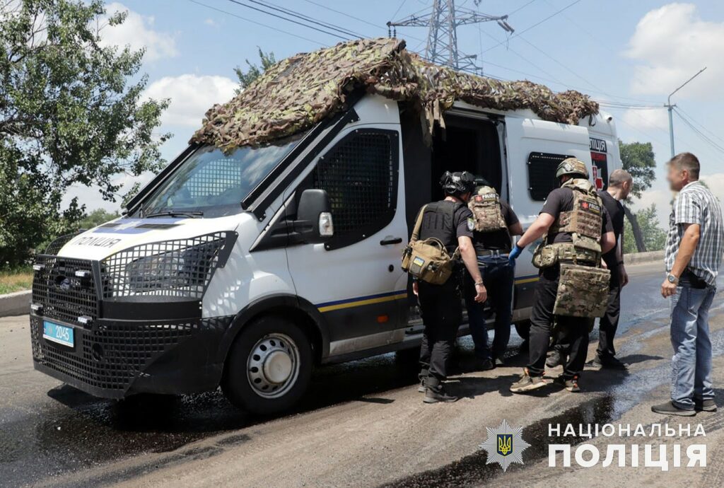Від ворожого теракту у Покровську постраждали 3 дітей і поліцейських (відео)