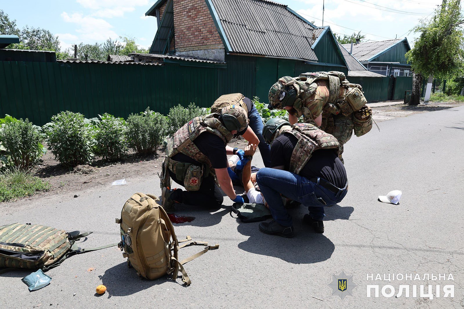 Від ворожого теракту у Покровську постраждали 3 дітей і поліцейських (відео)