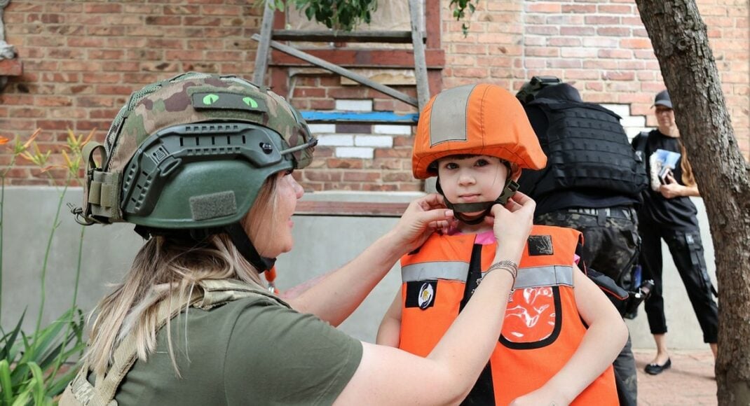 На Донеччині оголосили примусову евакуацію дітей з населених пунктів, наближених до лінії розмежування на 10 кілометрів