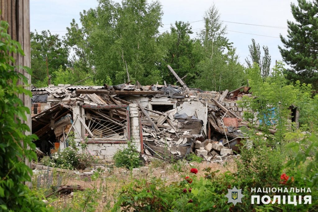 Родину з трьома дітьми бахмутські "Білі янголи" евакуювали з Щербинівки на Донеччині (відео)