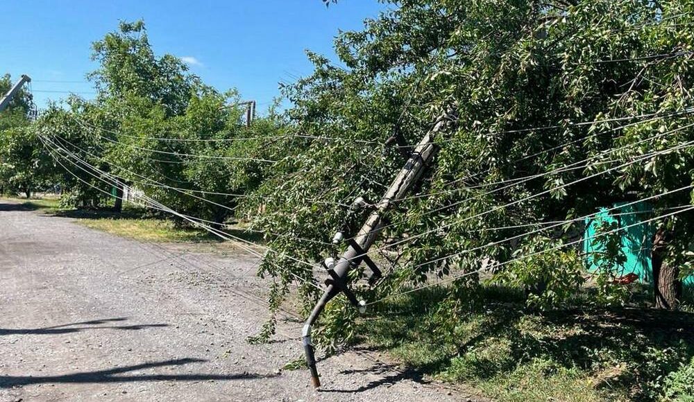 На Донеччині через негоду пошкоджені лінії електропередачі та обладнання: 14,8 тисячі родин залишилися без світла