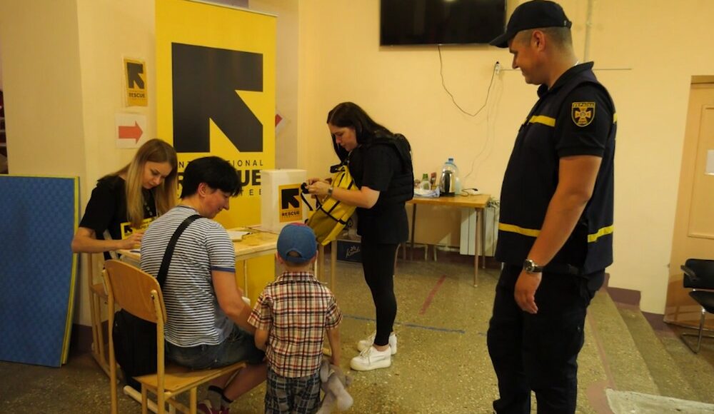 Еще 14 детей вместе с родителями выехали из прифронтовых общин Донецкой области в Ровенскую область (видео)