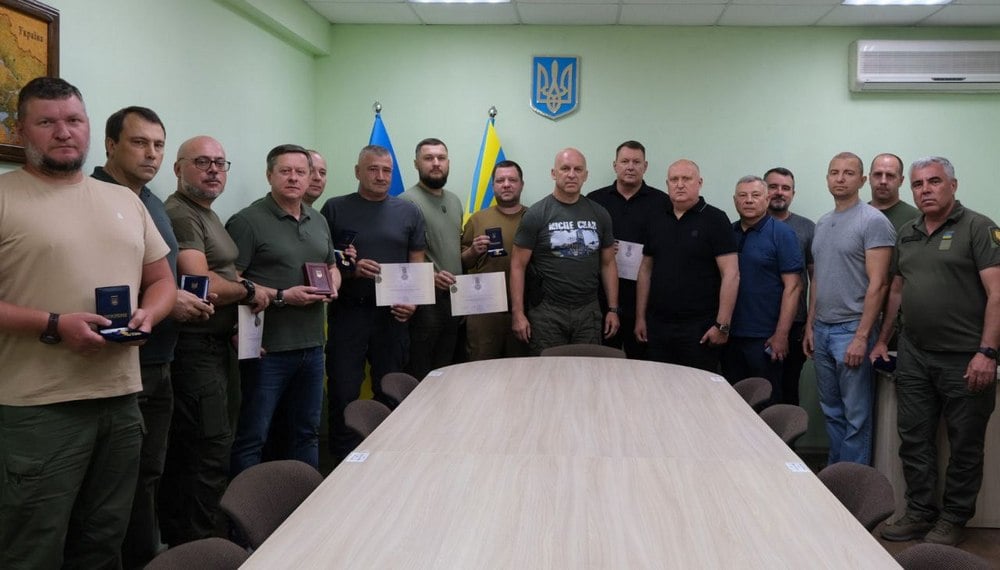В День Конституции Украины руководителям местных администраций в Донецкой области вручили государственные награды (фото)