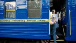 Укрзалізниця і рух "Жовта стрічка" запустили потяг через Донеччину, який нагадує про спротив українців в тимчасовій окупації (фото)