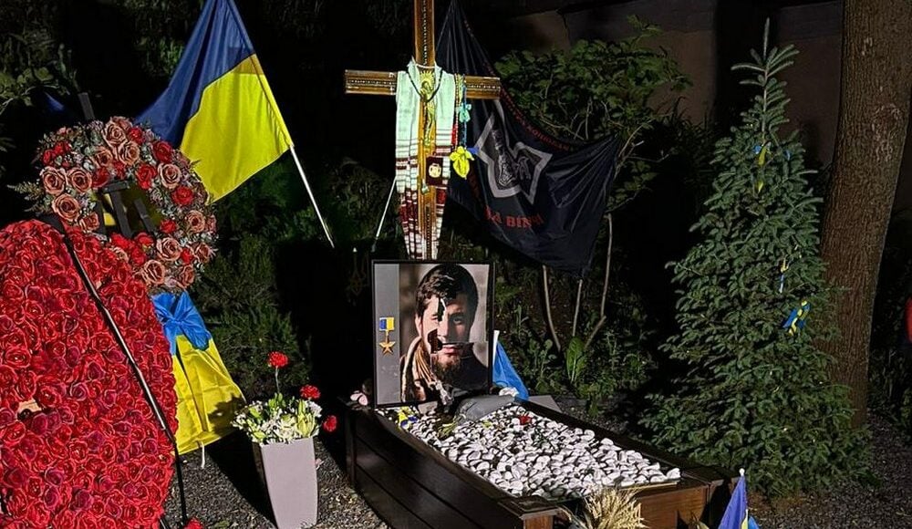 Стало відомо, що у Києві факт наруги над могилами українських військових вчинила жінка, прокуратура почала розслідування (фото)