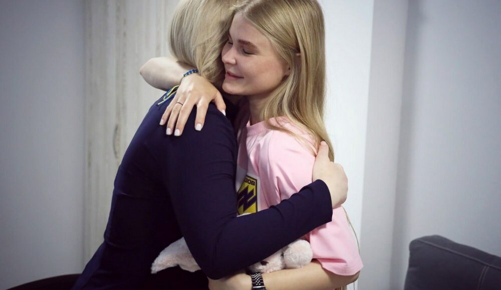 Верещук встретилась с Марьяной Чечелюк, полицейской из Мариуполя, вернувшейся из российского плена (фото)