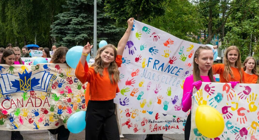Проект с детскими ладошками мариупольцев на Львовщине установил мировой рекорд