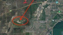 В оккупированном Мариуполе повреждена база оккупантов — техника и ПВО