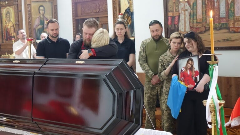 У Слов’янську поховали загиблу журналістку та воєнну кореспондентку Анастасію Волкову