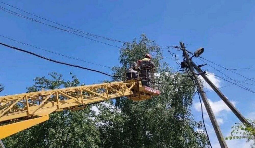 Ураган оставил без электричества часть жителей Славянской громады