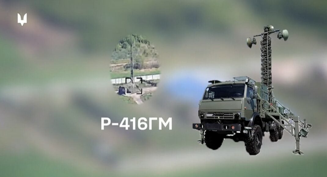 Украинские военные впервые за время противостояния с рф поразили вражескую цифровую радиорелейную станцию Р-416ГМ (видео)