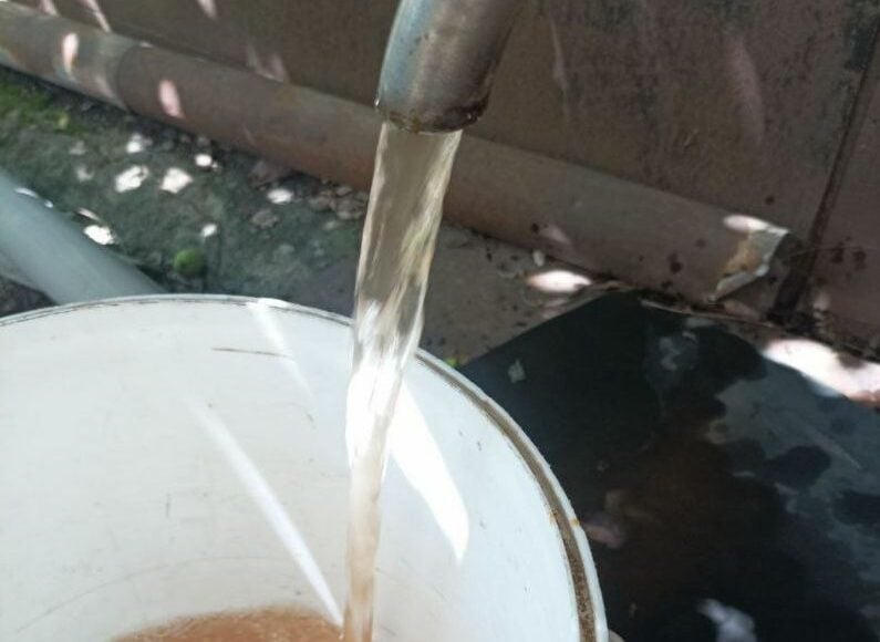 Жители оккупированного Мариуполя массово жалуются на проблемы с водоснабжением