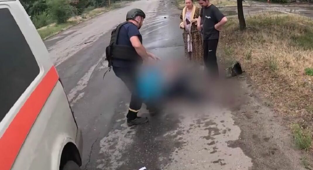 Спасатели показали, как из Торецка транспортировали троих раненых (видео)