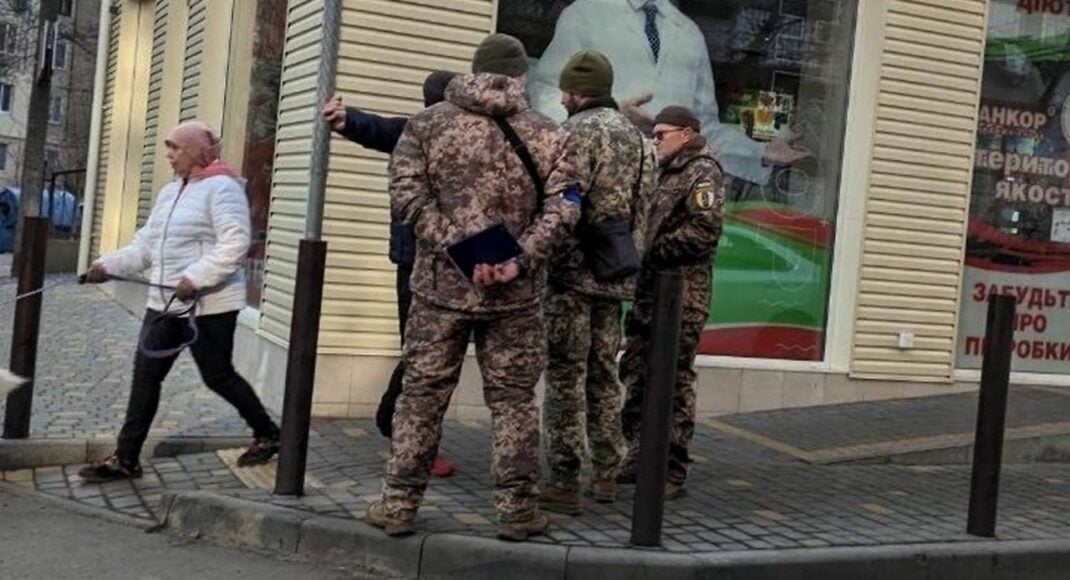 Полиция недостаточно реагирует на заявления о задержании сотрудниками ТЦК людей на улицах, — народный депутат.