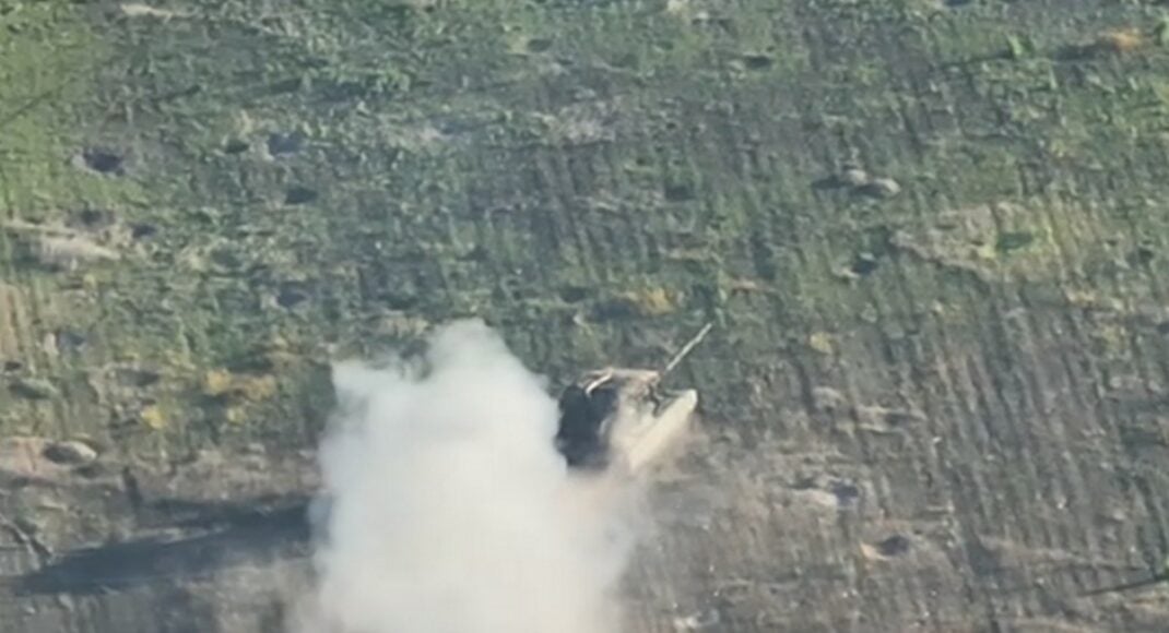 Оператори дронів "Азову" показали, як знищують окупантів на Кремінському напрямку (відео)